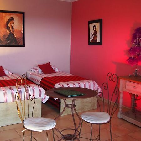 Hotel Le Relais Du Luberon Maubec  Room photo