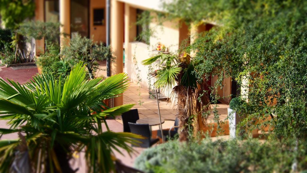 Hotel Le Relais Du Luberon Maubec  Exterior photo
