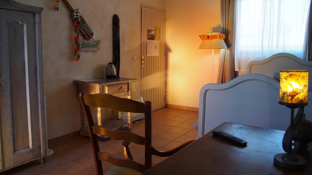 Hotel Le Relais Du Luberon Maubec  Room photo