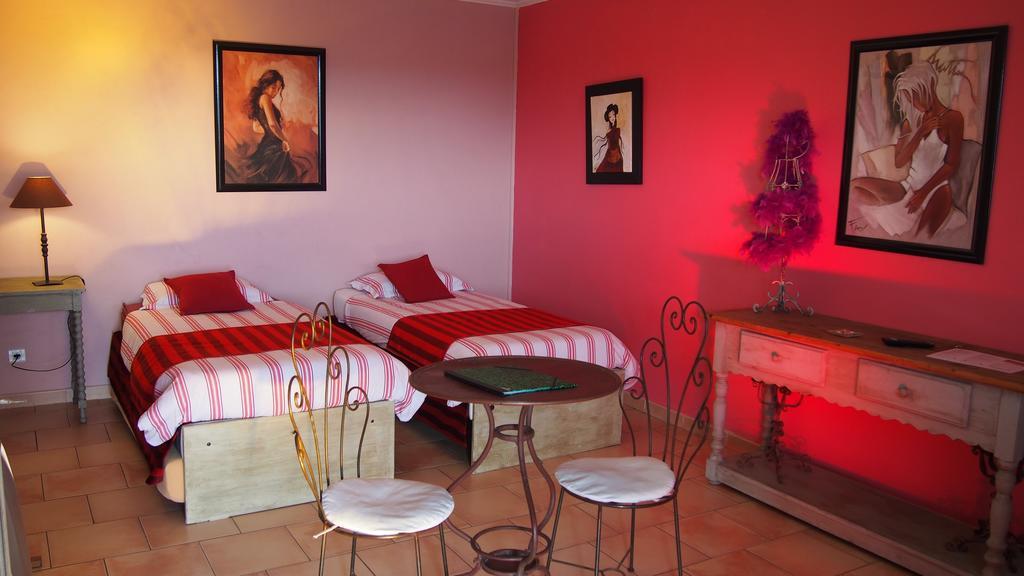 Hotel Le Relais Du Luberon Maubec  Room photo